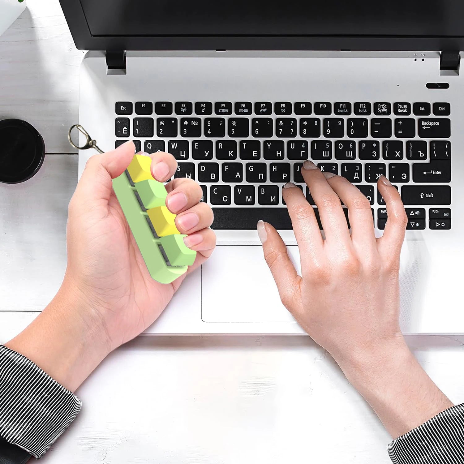 KeyFidget 4-Key Stress Relief Keychain - Portable Fidget Keyboard Spielzeug