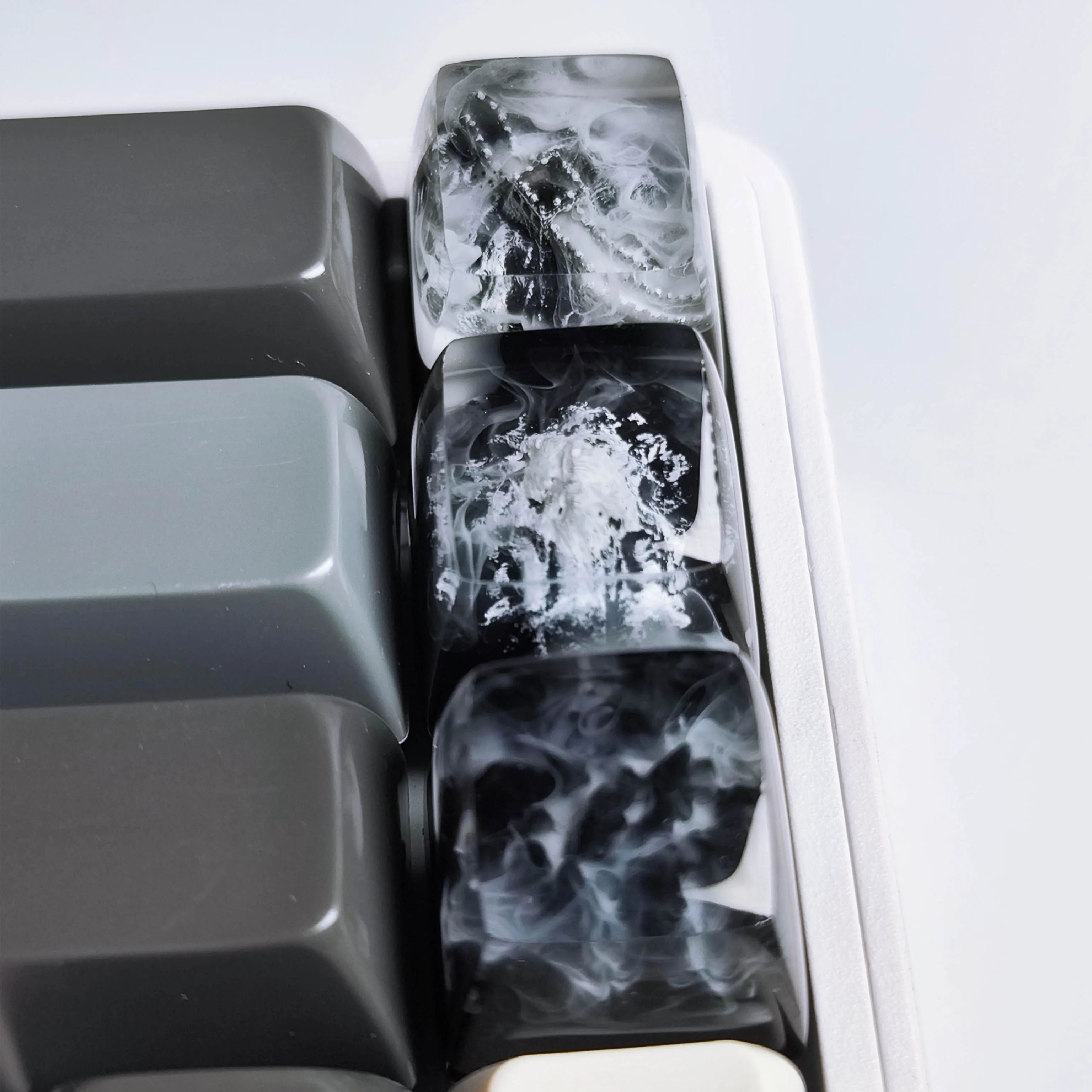 Arvin Fuji Mountain Resin Keycap – SA Profile & Translucent