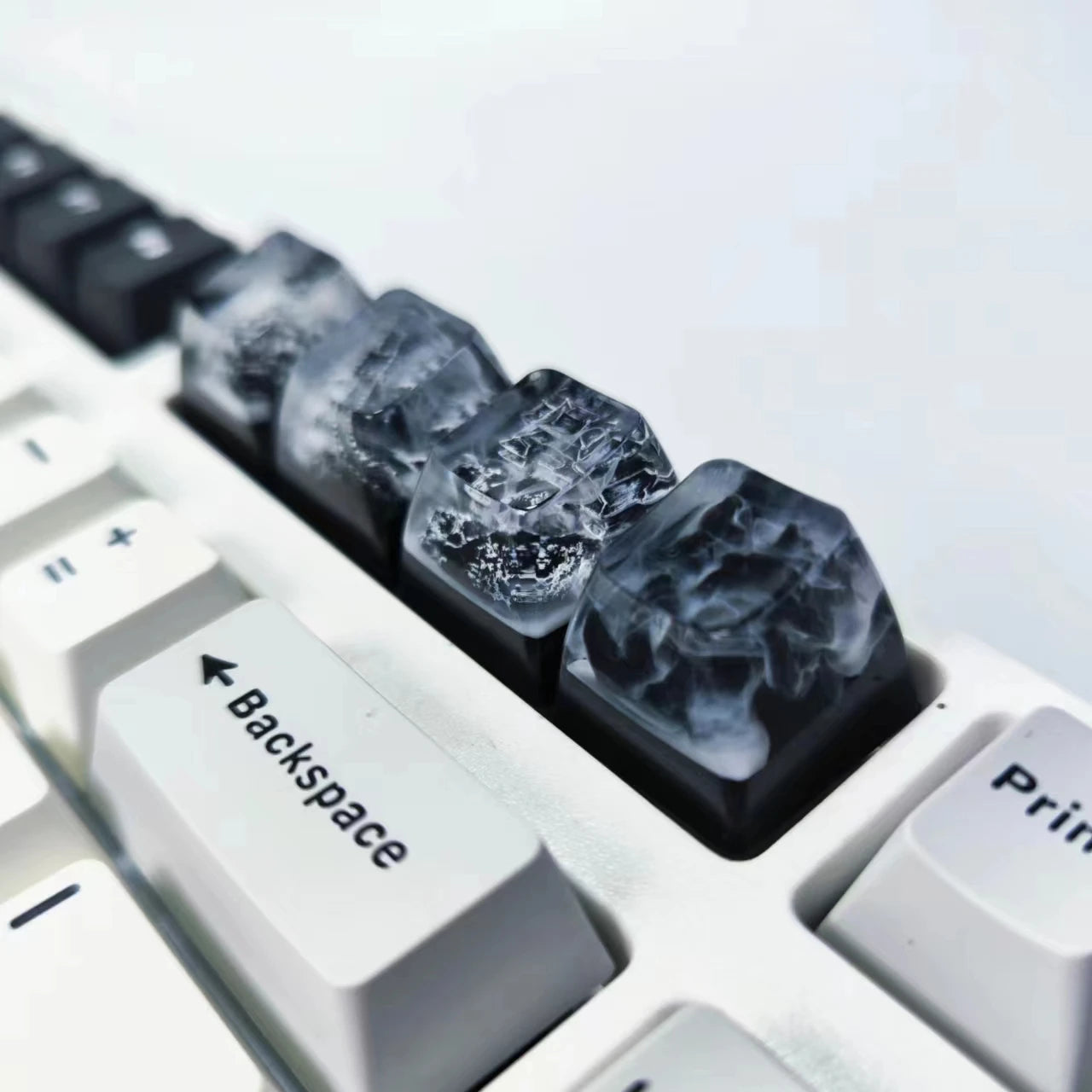 Arvin Fuji Mountain Resin Keycap – SA Profile & Translucent